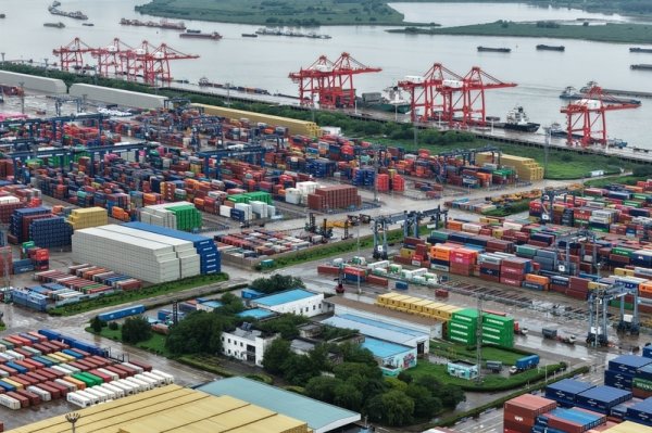 中国启动贸易调查，“是要告诉美方：枪已上膛，随时反击”