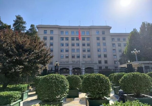 这家公司不仅拥有武器库，还设立了战备所，总部被划为军事管理区