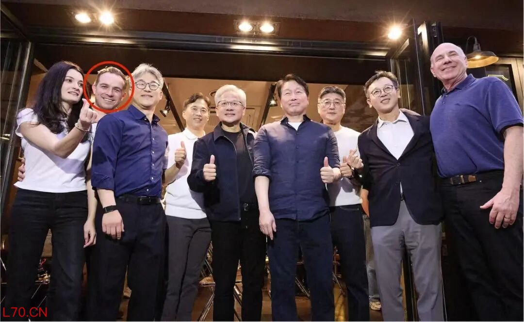 ▲6月7日，黄仁勋与SK集团会长崔泰源等人在首尔一家炸鸡店聚餐（图中左二为卡佩兹）